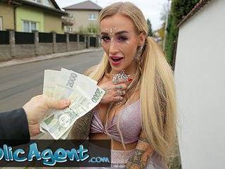 Порно лижет подруге анус